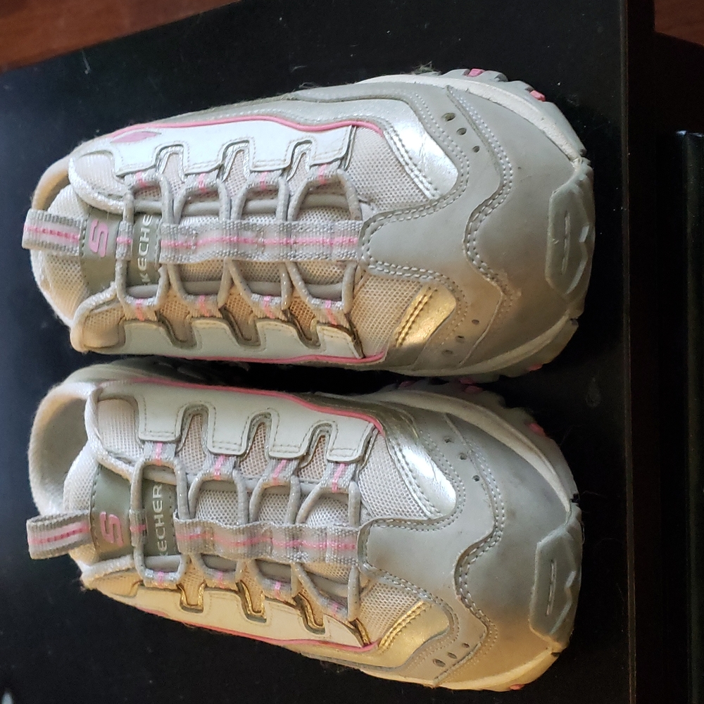 Skechers size 9